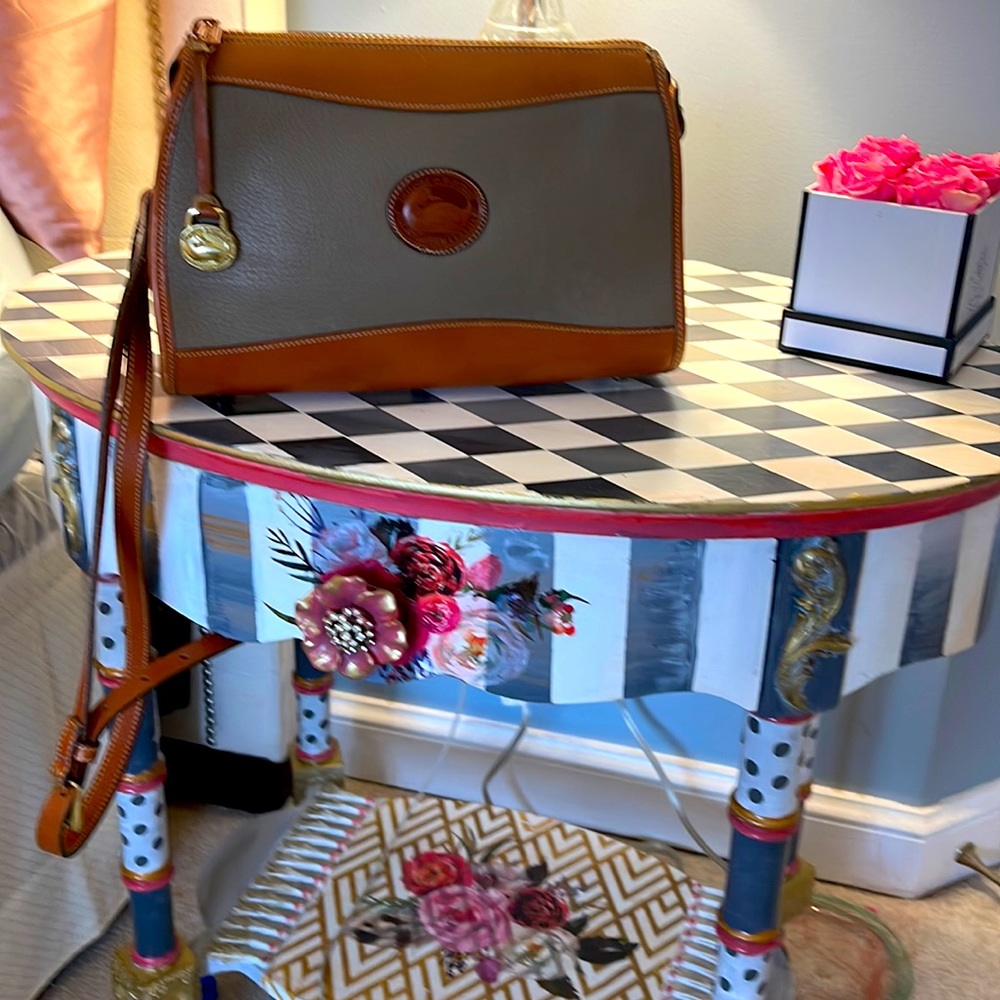 Exceptionally Good Condition Dooney&Bourke Cross B - image 1